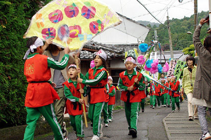 地域の人とふれあう最後の「甲小まつり」