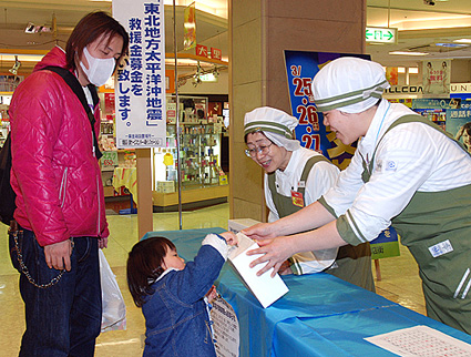 被災地復興へアピアで募金活動