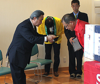 東北関東大震災 企業と団体からも支援