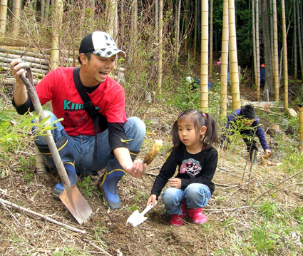 八幡山の美観にも貢献 親子で楽しい汗