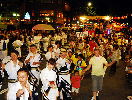 「がんばろう！日本」今夕、駅前で江州音頭総踊り