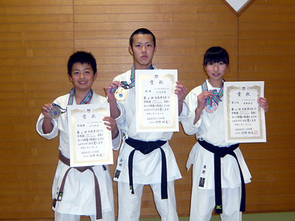 近畿大会で金・銀・銅 荒川道場の３選手