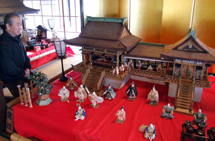 商家伝来の家宝雛 華やか『ひな人形めぐり』