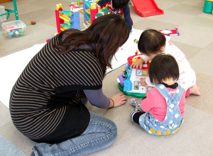第2子誕生で「育休退園」戻れる保証なし、辞職の不安も