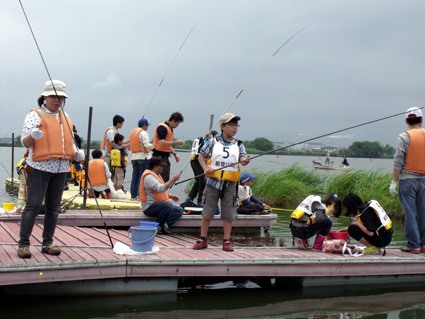 伊庭内湖の生態系守る釣り大会
