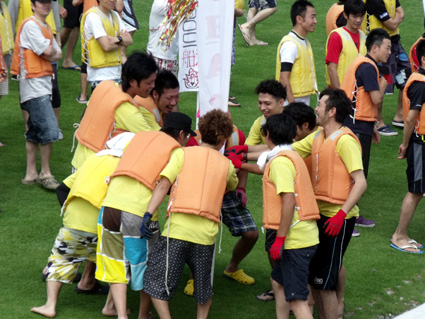 湖面に輝く若い力 ドラゴンカヌーヤングフェス