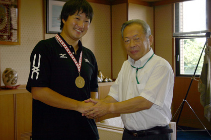 世界大会ハンマー投げで 森本選手が２連覇