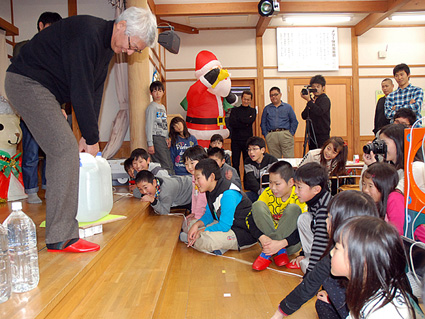 工作と実験に興味津々 自然のすごさを学ぶ教室