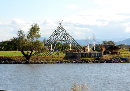 26.27日は「権座」へ　巨大バンブーピラミッド