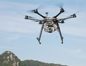 マルチコプター 二五八祭で飛行展示