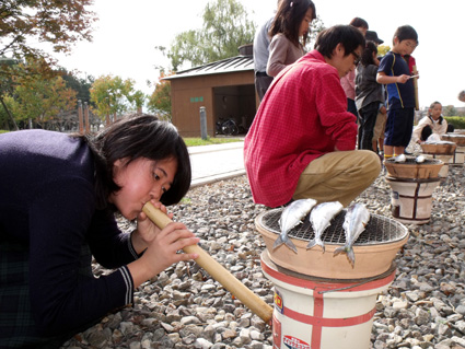 サンマを七輪で焼く