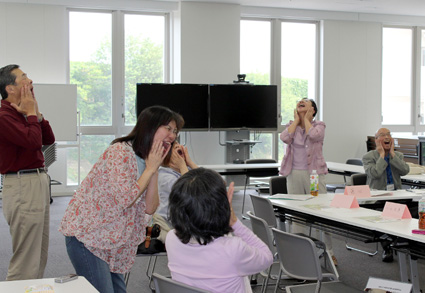 一人で苦しまないで　がん患者サロン「むらさきの縁」