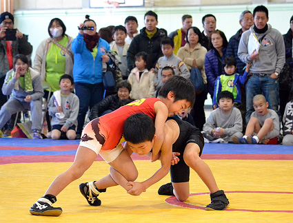 日野町で第1回開催　少年少女レスリング大会