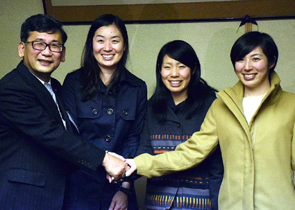 日本女子モーグルの伊藤3姉妹が里帰り