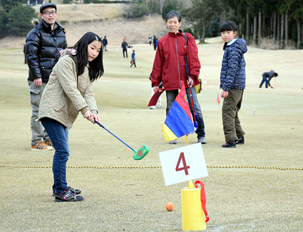 誰もが楽しめる 親子スナッグゴルフ