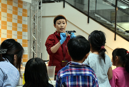 チーズづくりに挑戦 おいしさに舌鼓