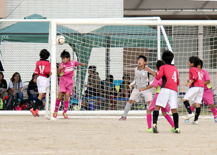 市内8団体の12チームが激突