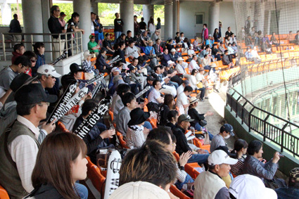 湖東スタジアム熱く沸く