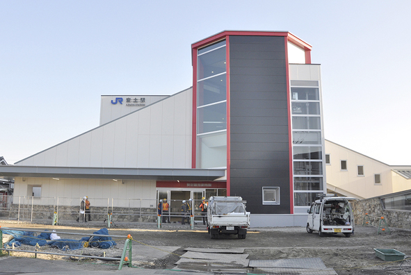 安土駅橋上駅舎完成　自由通路も開設