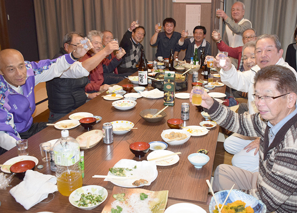竜王町西川の女性らで居酒屋「おいで」開店