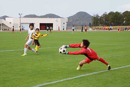 ＦＣジュニオールが優勝 2位に能登川 3位に八日市北