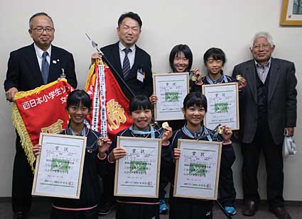 小学生ソフトテニス女子団体が西日本大会初優勝