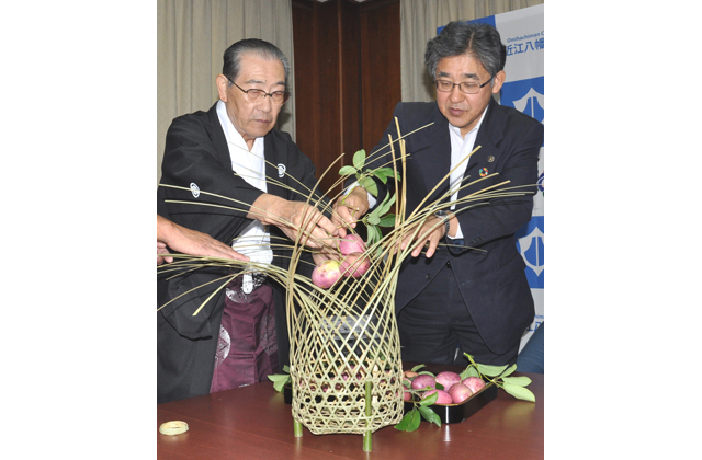 不老長寿の果実「むべ」令和の皇室に献上