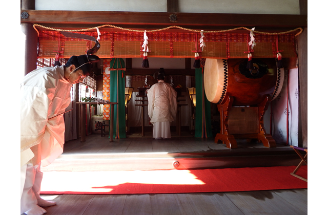 即位の礼、令和の平和祈る　太郎坊宮・阿賀神社