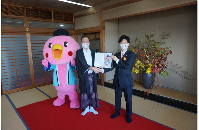 「かぁくろうグッズ」を企画