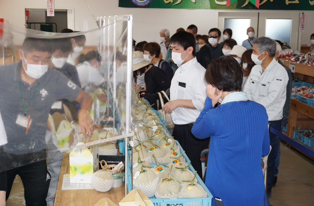 今年も甘く、香りもよし 初夏の味覚ににぎわい