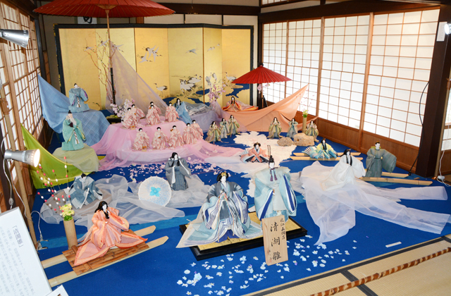 ひな人形100点ずらり