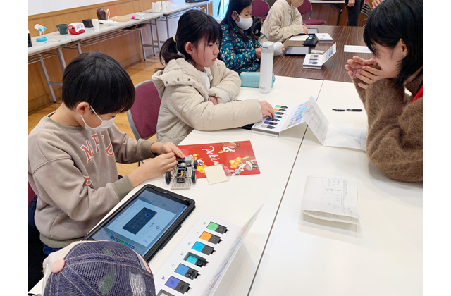 東近江市の小学生が体験 プログラミングっておもしろい