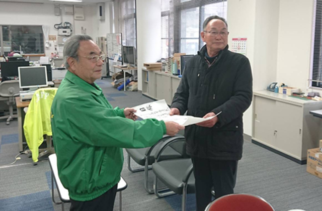 愛東地区まち協　義援金180万円届ける