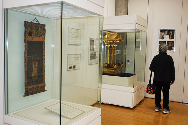 能登川弘誓寺展 修復作業を紹介