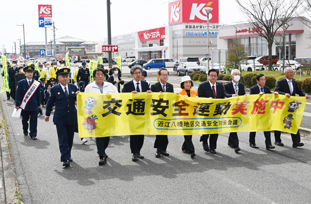近江八幡署で「春の全国交通安全運動」出動式