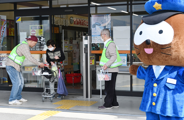チョコで気をつけて 特殊詐欺被害防止啓発！