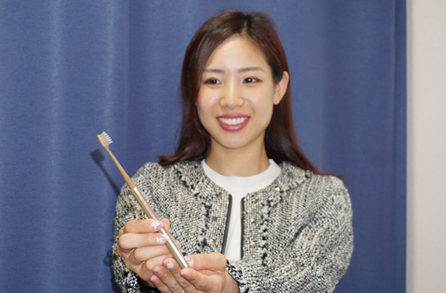 現役歯科医が開発・販売　琵琶湖のヨシを使った歯ブラシ