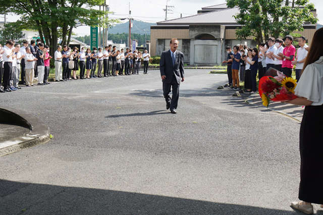 「これからもまちのために」西田町長　3期目の初登庁