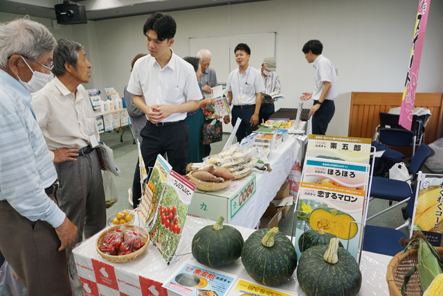 有益な情報交換の場に　大手種苗メーカーの展示会