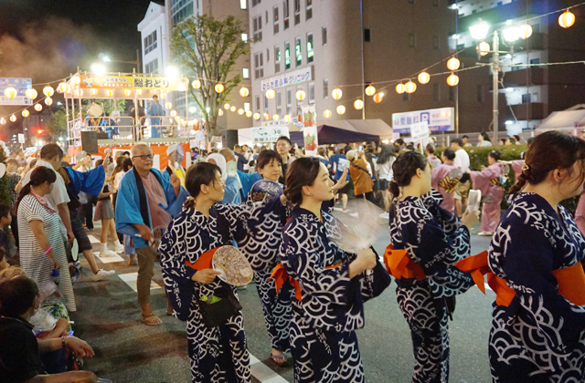 江州音頭と花火で夏彩る
