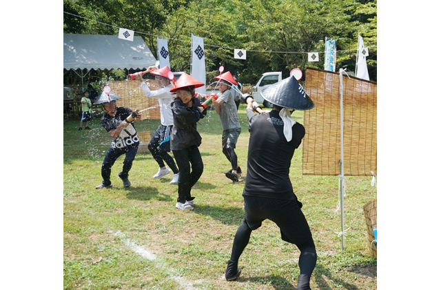 炎天下の水鉄砲合戦、全身ずぶぬれ