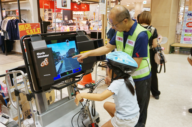 自転車ヘルメット着用啓発イベント