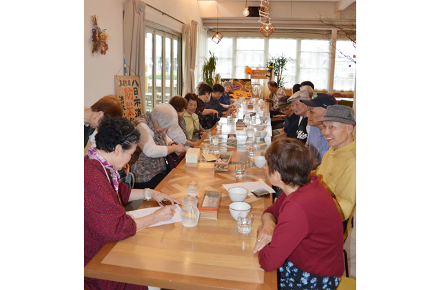 交流・社会性育む 防災学んでランチで一服