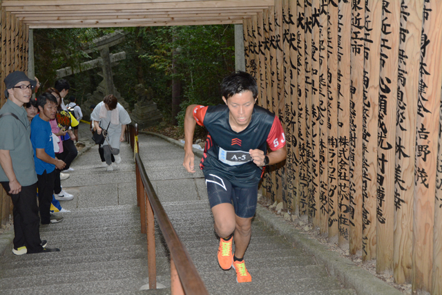 ３７９段の石段ダッシュ