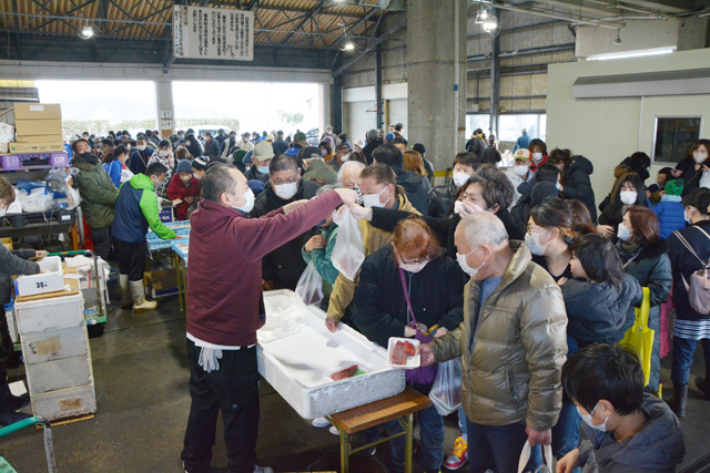 市場を一般開放 おいでやす日曜市