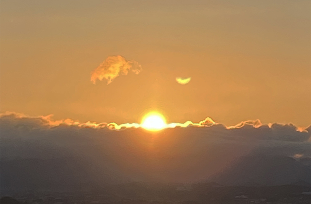 新春早朝営業 八幡山山頂で初日の出を！
