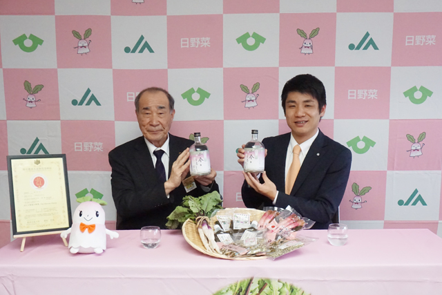 「日野菜かぶ焼酎　小春のしるし」日野町、ＪＡグリーン近江など共同開発