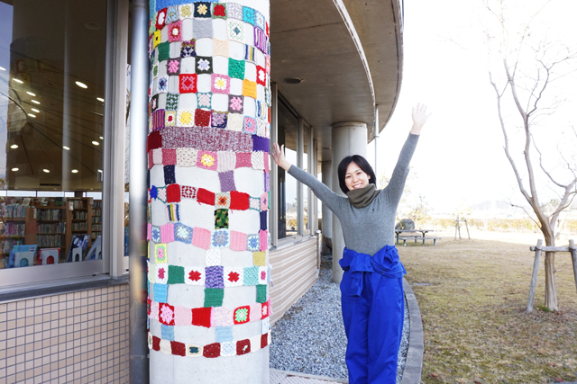 竜王町立図書館を暖かく彩る