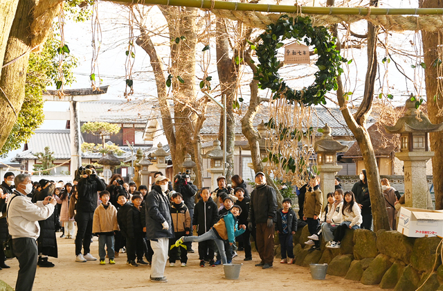 伝統の新年行事 鎌若宮神社で「まじゃらこ」