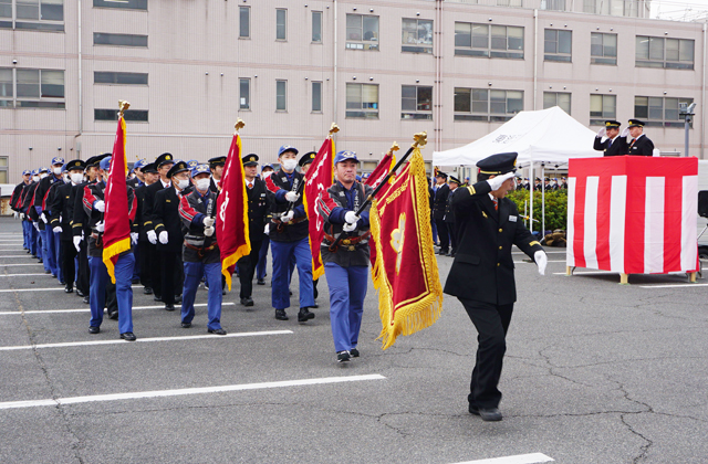 防災の誓い新たに　東近江市消防出初式